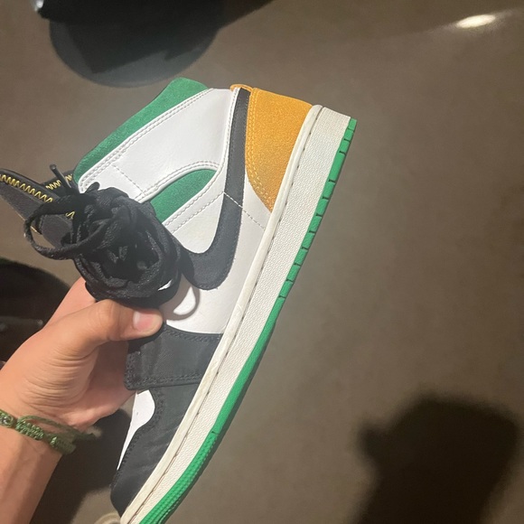 Jordan 1 mid oka land like new - Picture 3 of 9